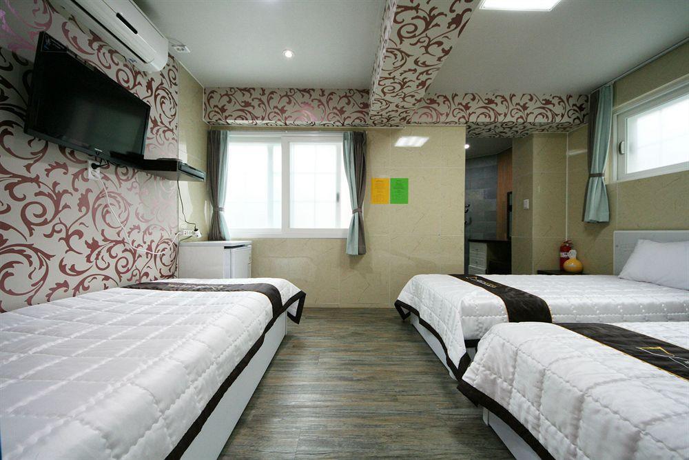 Guesthouse Myeongdong 2 โซล ภายนอก รูปภาพ