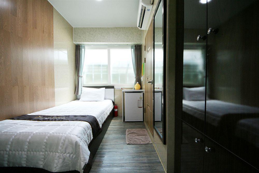 Guesthouse Myeongdong 2 โซล ภายนอก รูปภาพ