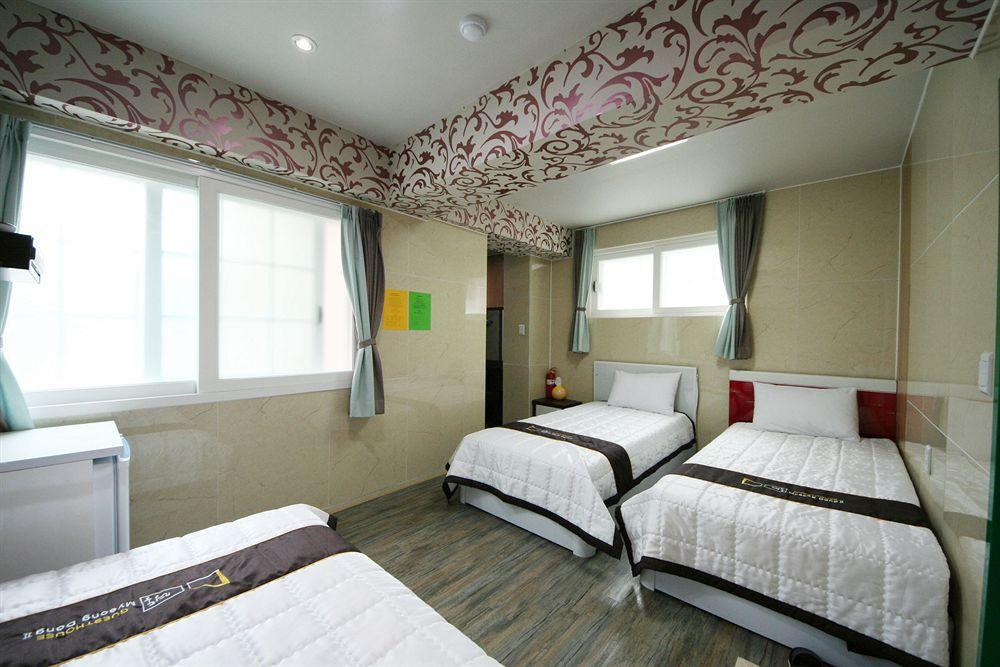 Guesthouse Myeongdong 2 โซล ภายนอก รูปภาพ