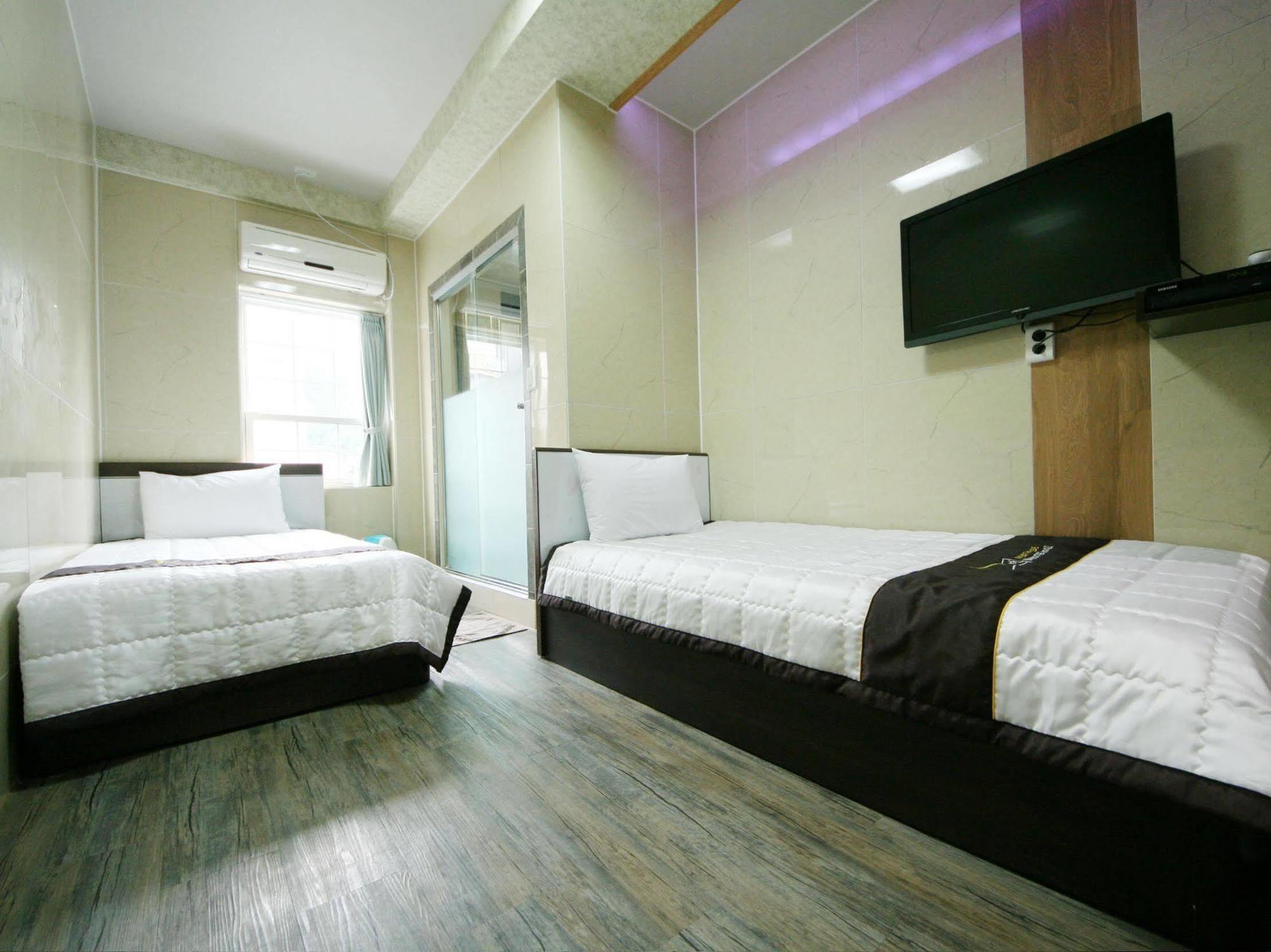 Guesthouse Myeongdong 2 โซล ภายนอก รูปภาพ
