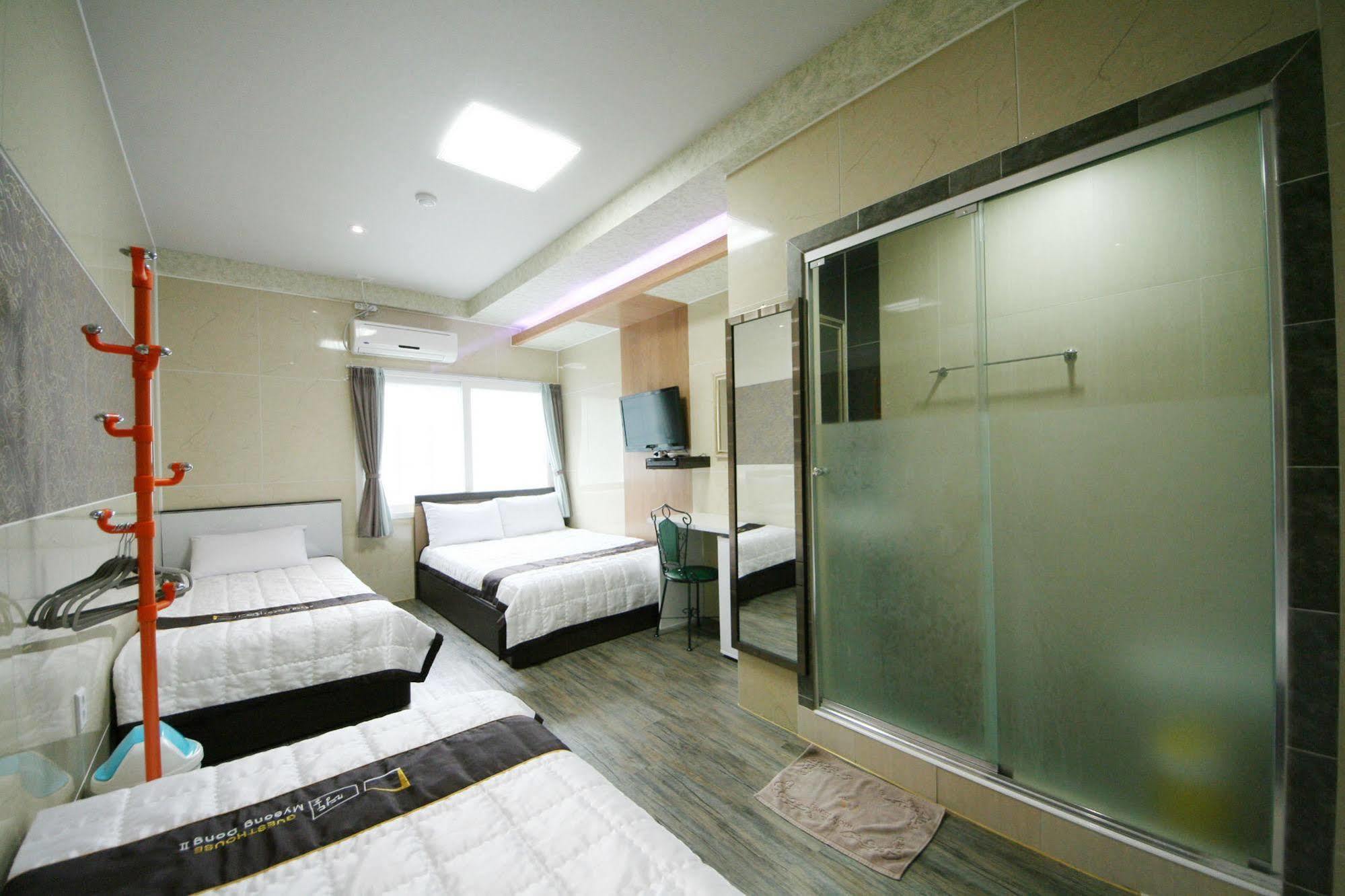 Guesthouse Myeongdong 2 โซล ภายนอก รูปภาพ